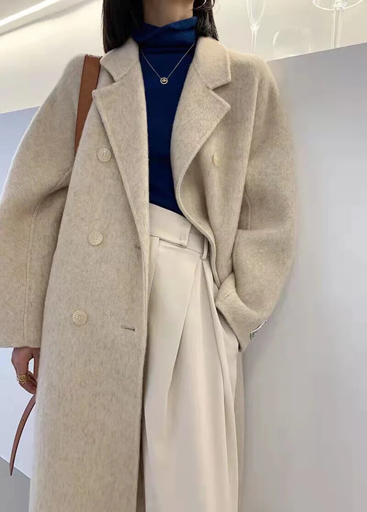 Dubbelsidig Ulltrenchcoat för Kvinnor – RÆNANCE | Tidlös och Elegant Design 3