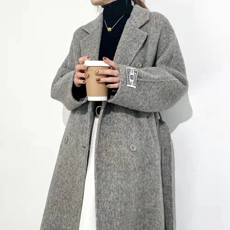 Dubbelsidig Ulltrenchcoat för Kvinnor – RÆNANCE | Tidlös och Elegant Design 6