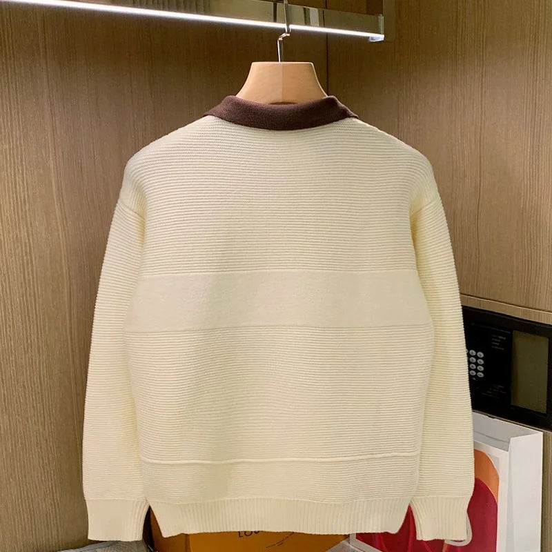 RÆNANCE – Enkel Stickad Tröja för Män i Mjukt Material med Färgblockerande Krage 1