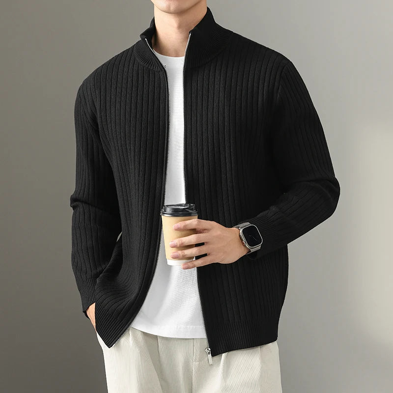 Stickad Tröja med Dragkedja för Herrar – RÆNANCE, Mjuk Merinoull, Tidlös Design, Minimalistisk Stil 2