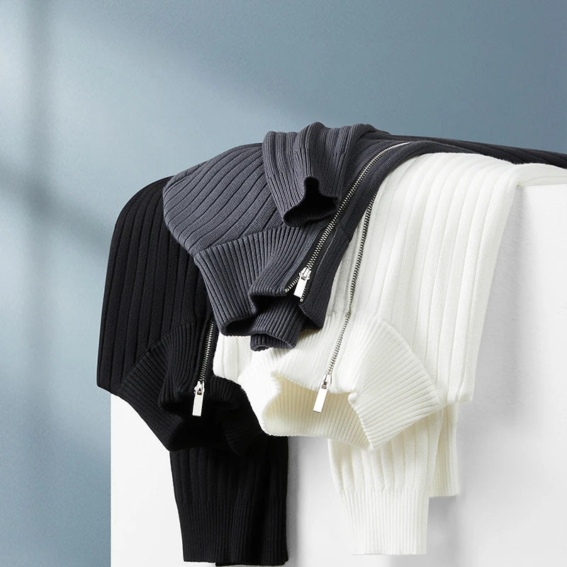 Stickad Tröja med Dragkedja för Herrar – RÆNANCE, Mjuk Merinoull, Tidlös Design, Minimalistisk Stil 4