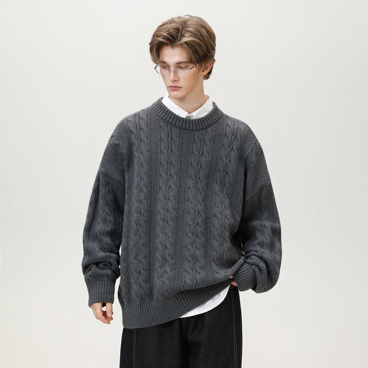 RÆNANCE – Tidlös Enfärgad Tröja för Män i Hållbart Material – Höstkollektion 2025 0