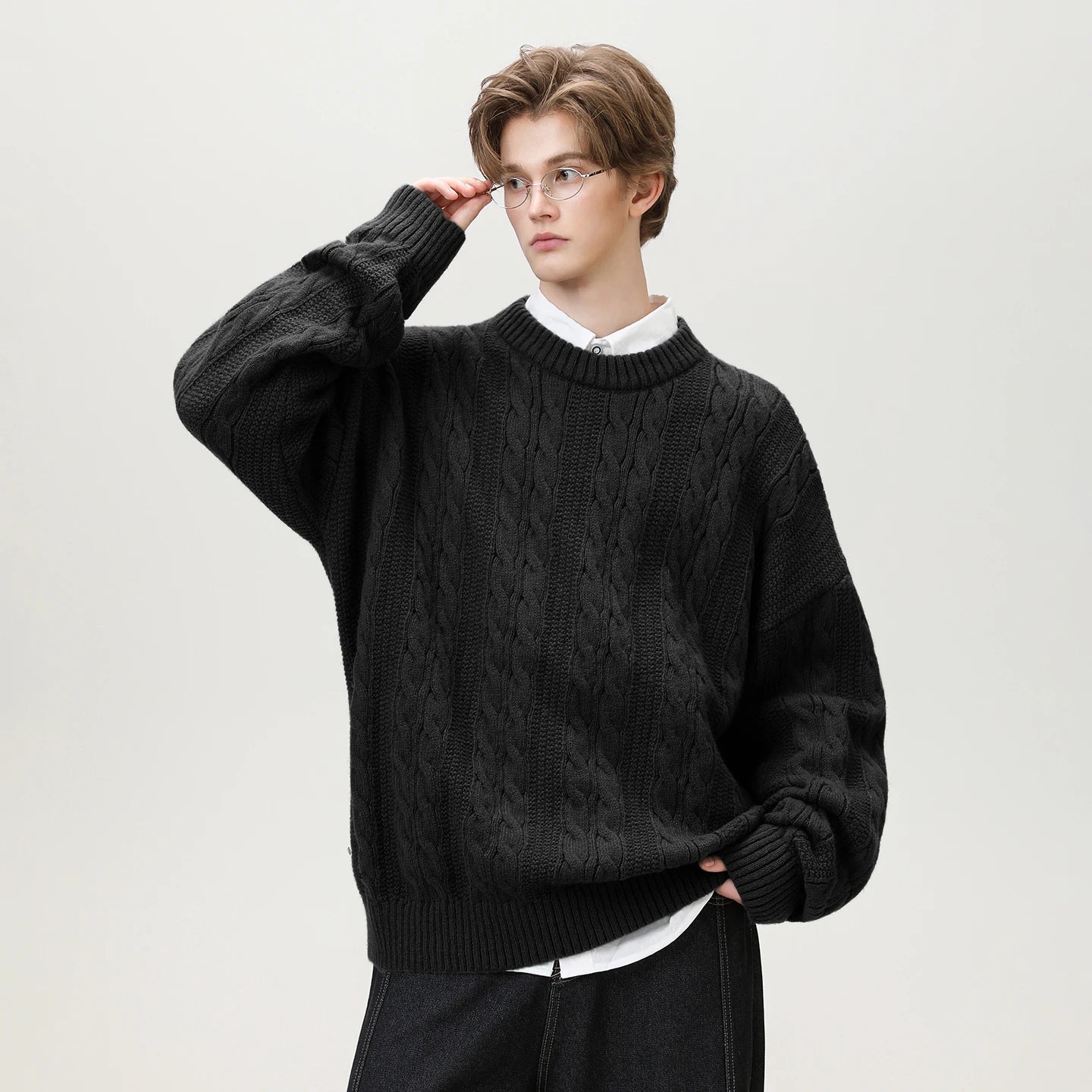 RÆNANCE – Tidlös Enfärgad Tröja för Män i Hållbart Material – Höstkollektion 2025 1