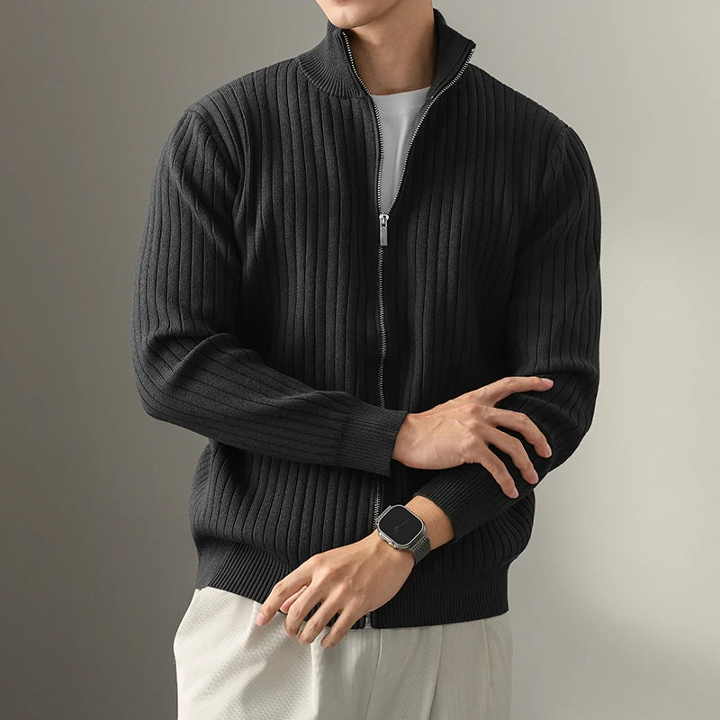 Stickad Tröja med Dragkedja för Herrar – RÆNANCE, Mjuk Merinoull, Tidlös Design, Minimalistisk Stil 1