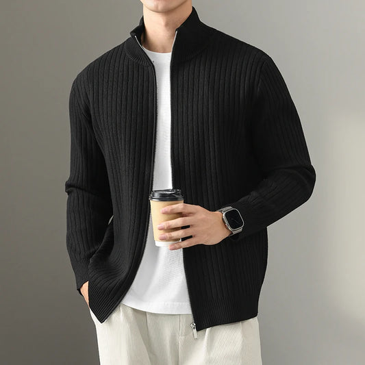 Stickad Tröja med Dragkedja för Herrar – RÆNANCE, Mjuk Merinoull, Tidlös Design, Minimalistisk Stil 2